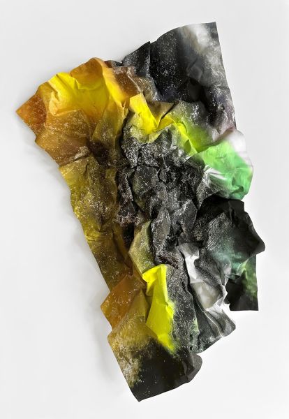 Kunst ohne Grund. Hängende Installationen und Skulpturen aus Papier